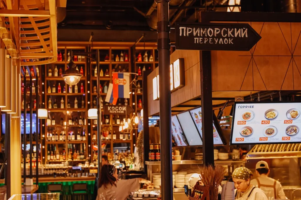 С 15-30 октября на Гастрономической улице strEAT пять резидентов представят свои фестивальные сеты, познакомят гостей со своей концепцией и погрузят в традиции разных кухонь мира.