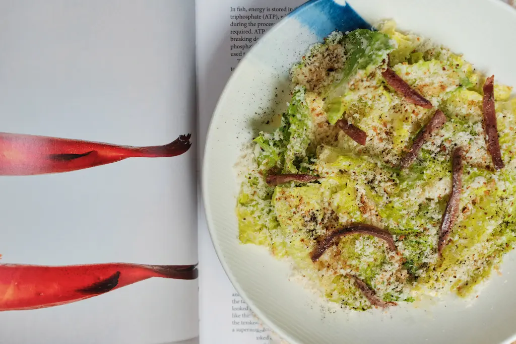 Винегрет с анчоусами, возвращение «хитовой» карбонары и профитроли, которые украдут ваше сердце — обновление меню в Anchovy’s Club