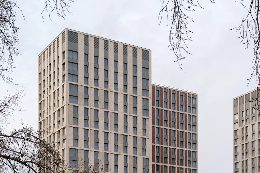 В жилом комплексе на Часовой улице сданы два корпуса